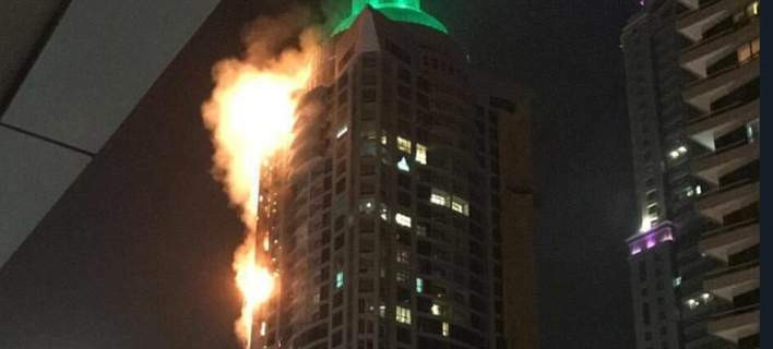 Ντουμπάι: Στις φλόγες τυλίχθηκε ο Torch Power (εικόνες,βίντεο)